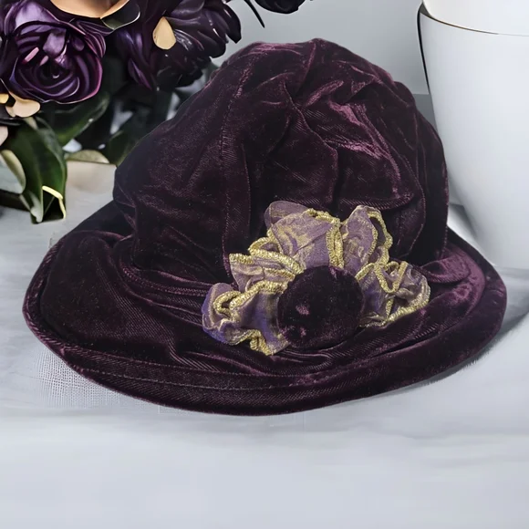 Plaza Suite | Accessories | 95s Velvet Hat Blossom Hat  display picture 2